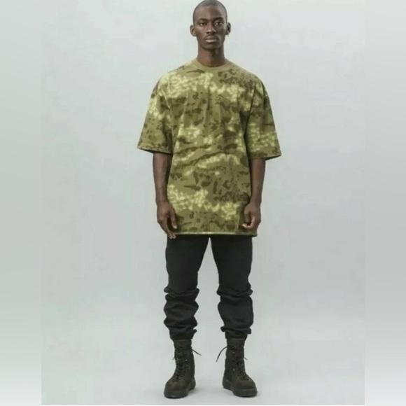 Yeezy Season 3 Heavy Knit Oversized Camouflage T-Shirt - Picture 2 of 7